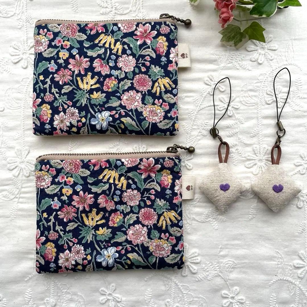 【384】ハンドメイド　刺繍ポーチ5点 (依頼品)