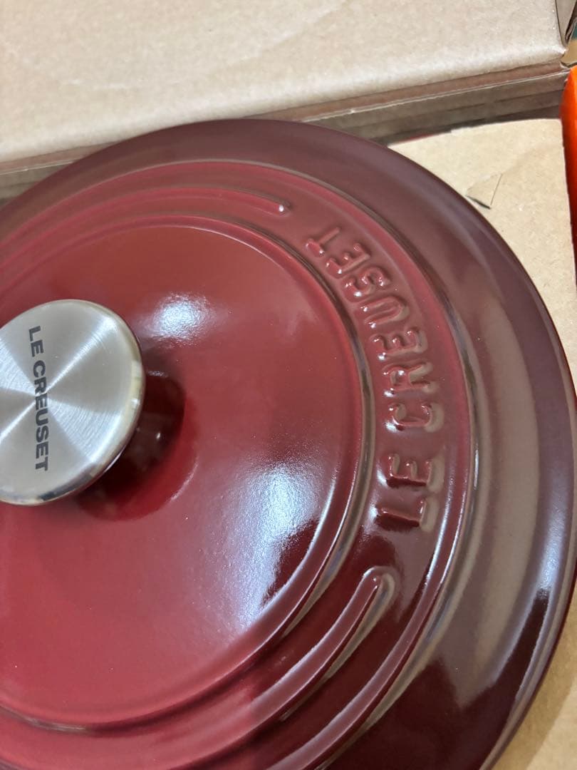 ルクルーゼ　ココット・ロンド 22cm ガーネット (ブラックマットホーロー)