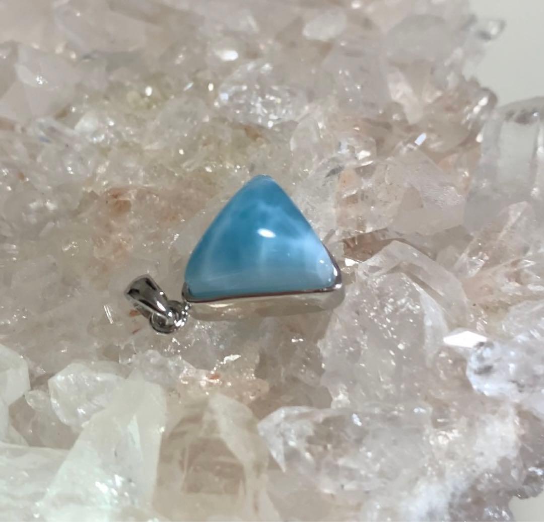 ★高品質★ ラリマー　トライアングル型　ペンダントトップ