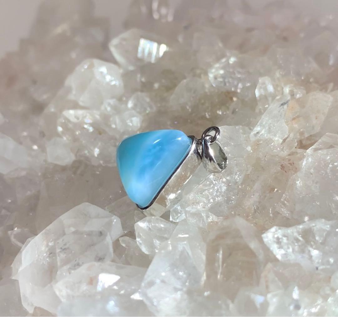 ★高品質★ ラリマー　トライアングル型　ペンダントトップ