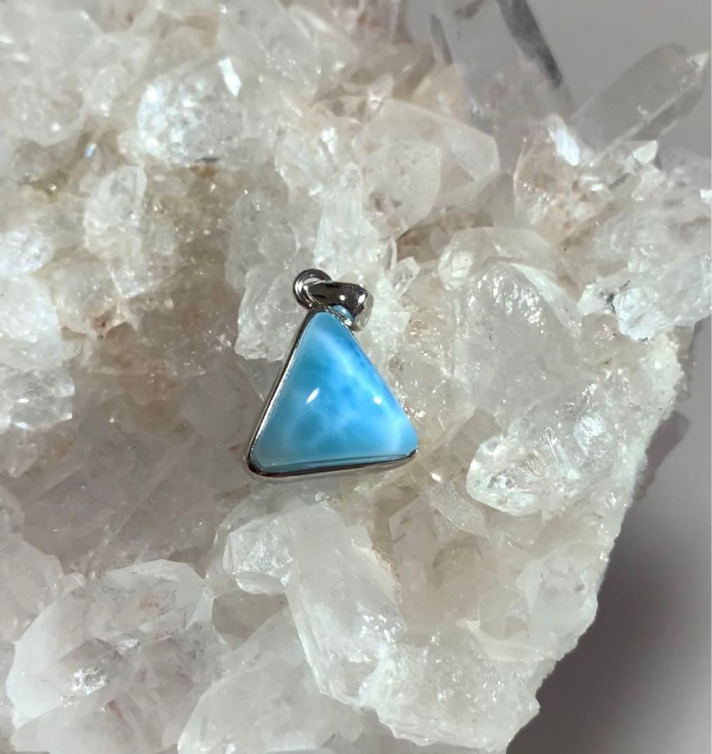 ★高品質★ ラリマー　トライアングル型　ペンダントトップ