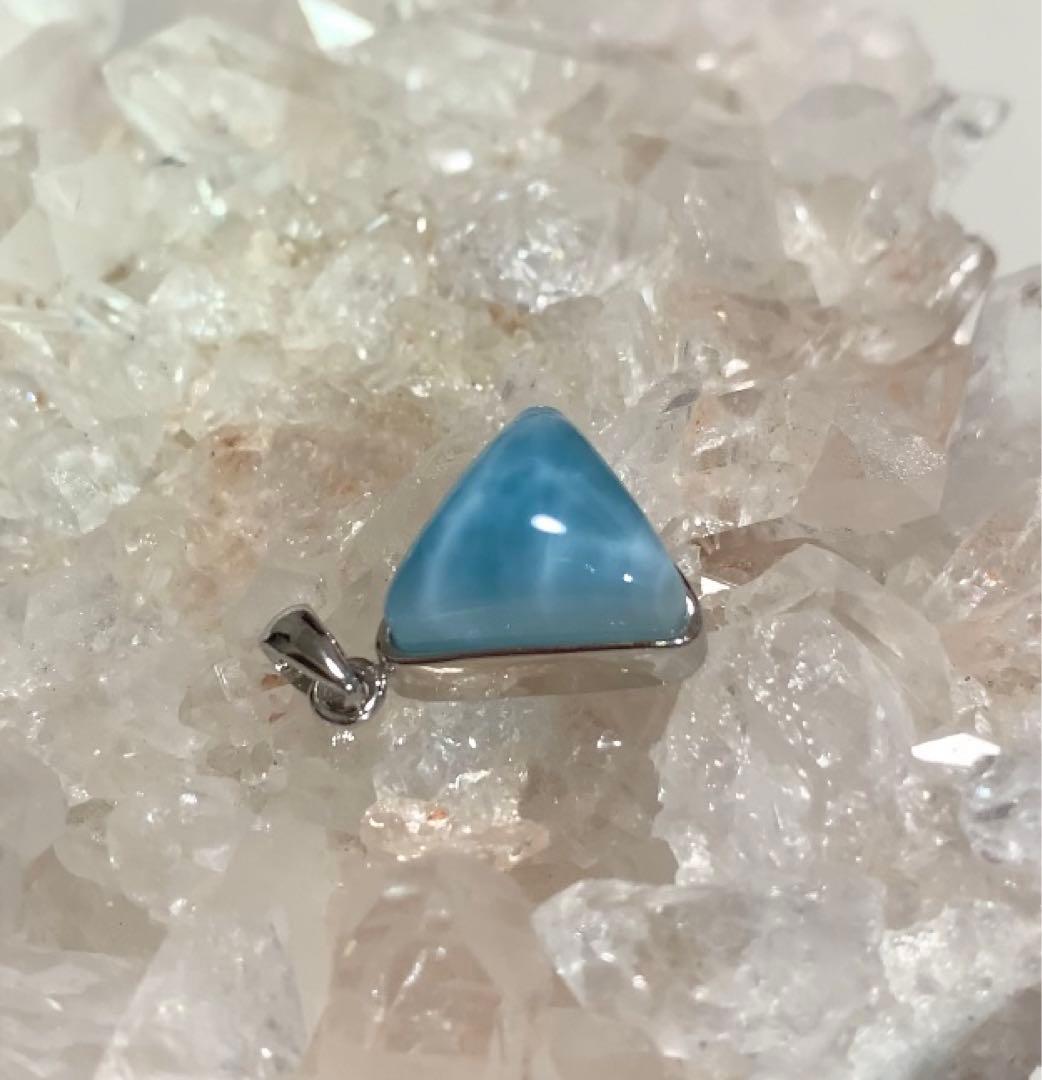 ★高品質★ ラリマー　トライアングル型　ペンダントトップ