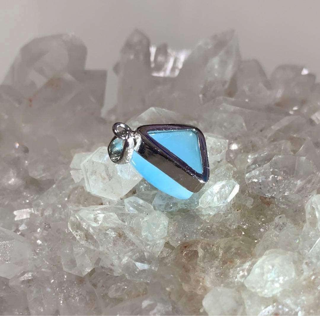 ★高品質★ ラリマー　トライアングル型　ペンダントトップ