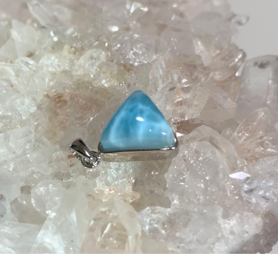 ★高品質★ ラリマー　トライアングル型　ペンダントトップ