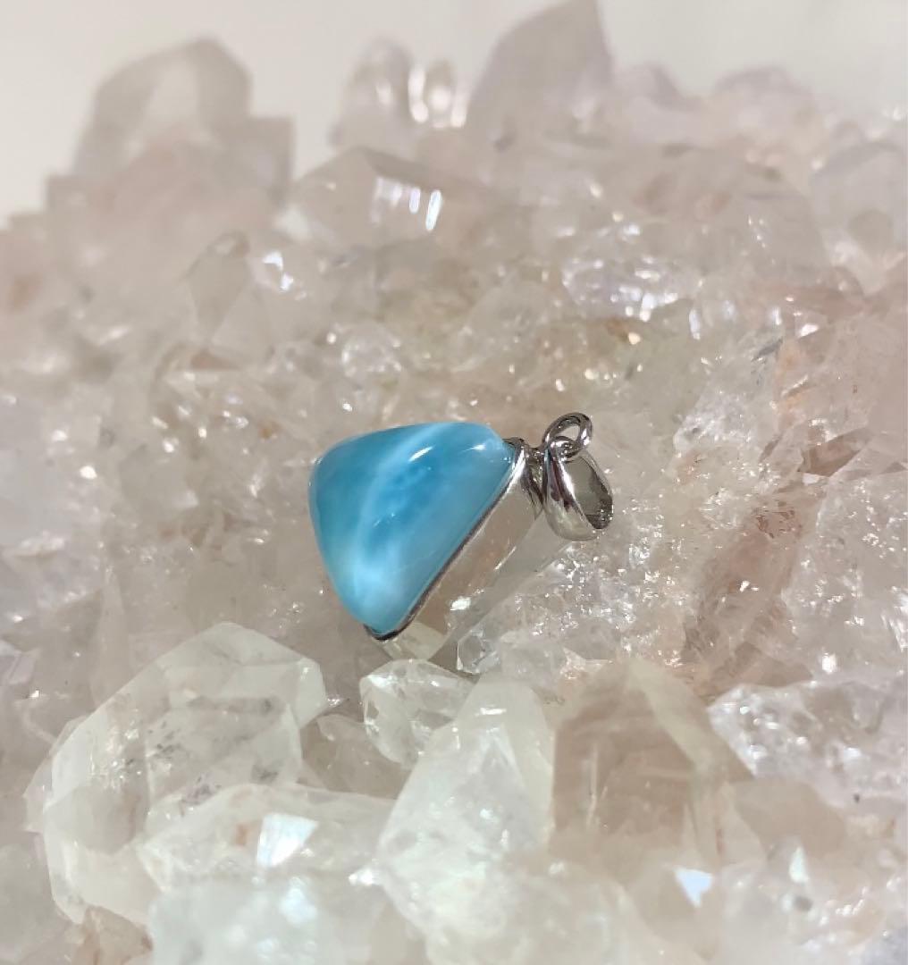 ★高品質★ ラリマー　トライアングル型　ペンダントトップ