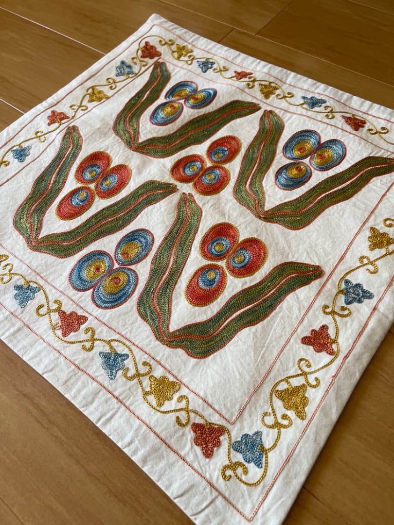 ウズベキスタン伝統刺繍スザニ　クッションカバー