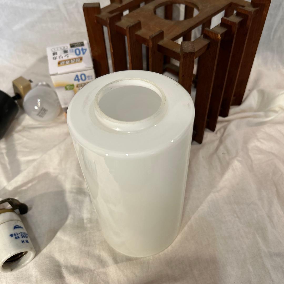 ヴィンテージ　北欧　昭和レトロモダンライト　乳白ガラス木製フレーム　電球付き