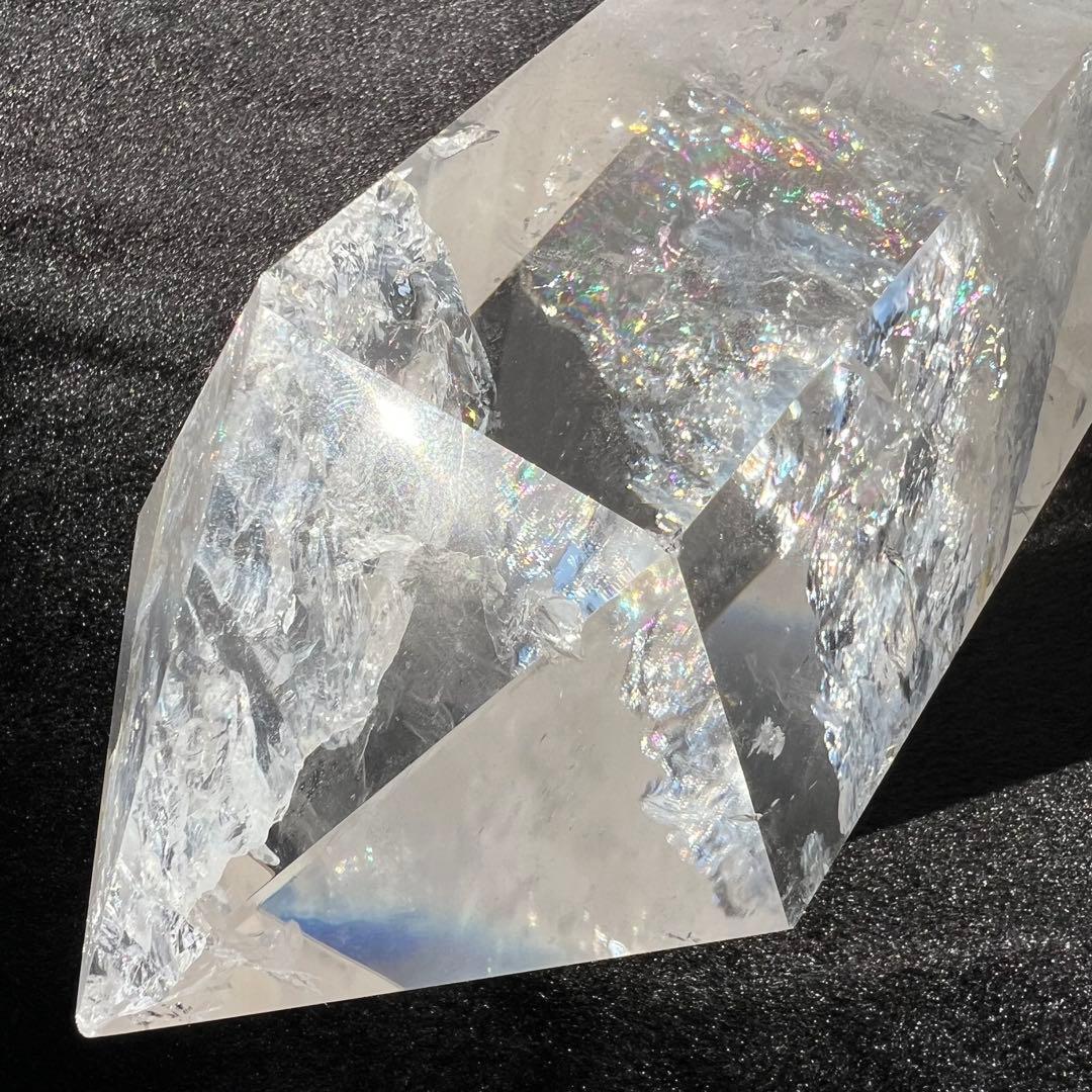 ✩超破格✩究極の激凄超逸品✩超高透明度とレインボー✩虹入り 水晶 六角柱 天然石