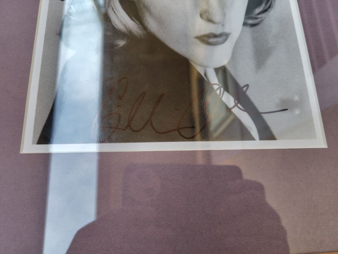 ジリアン アンダーソン直筆サイン入り写真額装【証明写真付き本物証明書付き⠀】