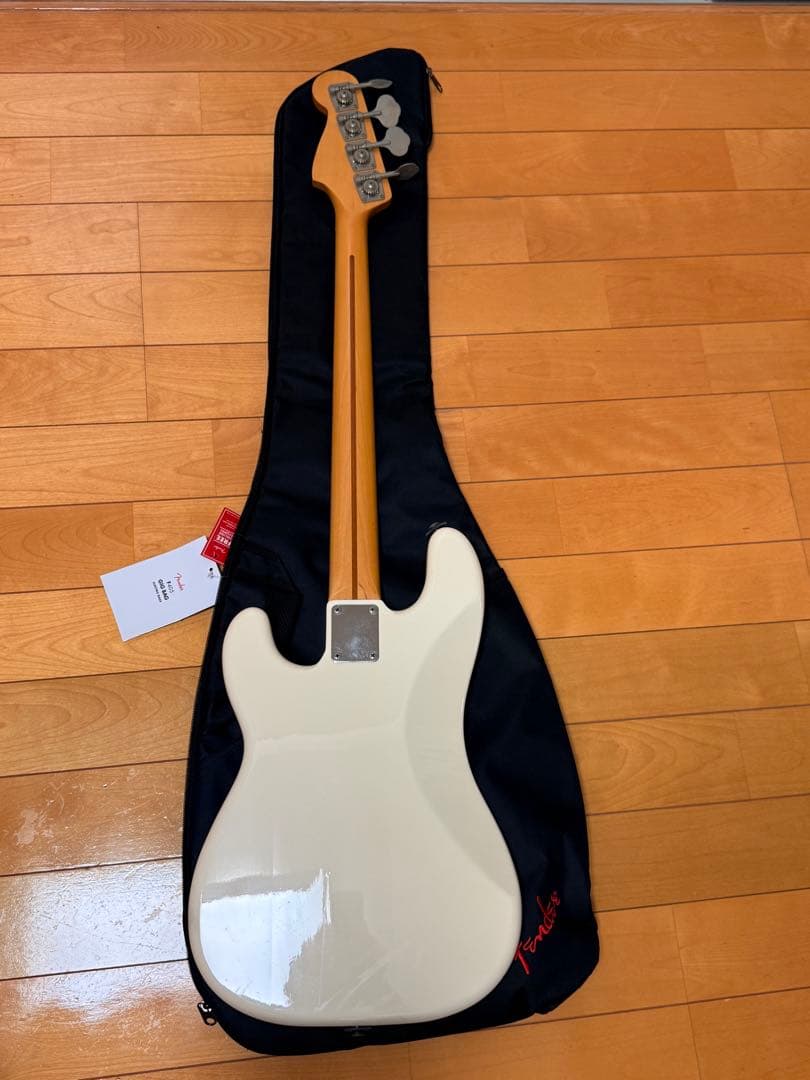 ベース Fender Japan Precision Bass