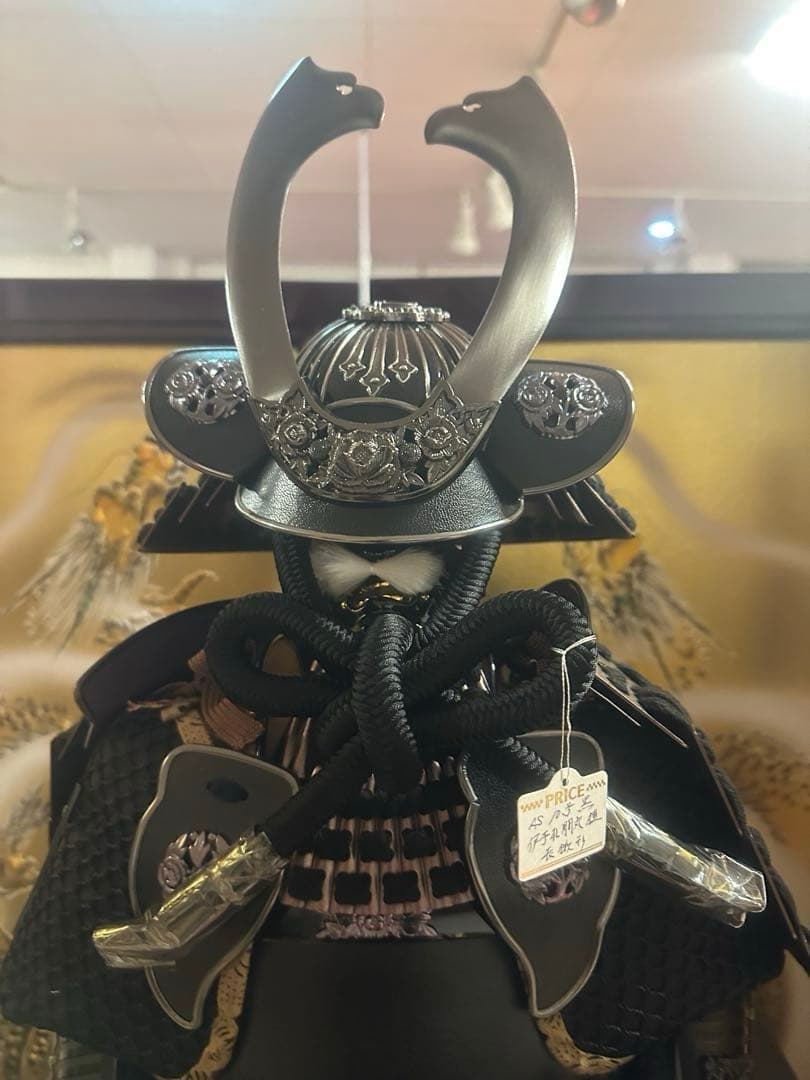 五月人形 鎧飾り 伊予札胴丸鎧 桃山時代写し 黒銀調 屏風・弓太刀付新品未使用