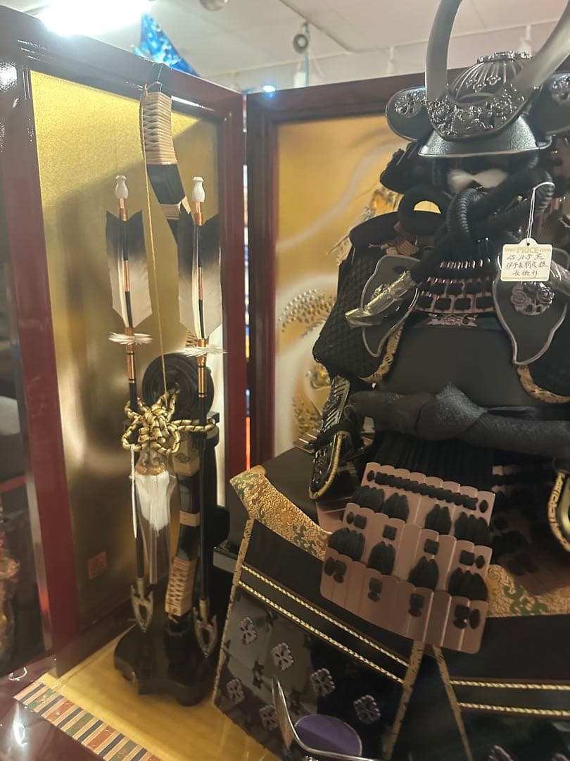 五月人形 鎧飾り 伊予札胴丸鎧 桃山時代写し 黒銀調 屏風・弓太刀付新品未使用