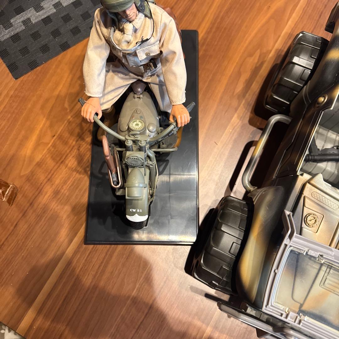 1/6スケール 兵士フィギュアと装甲車セット