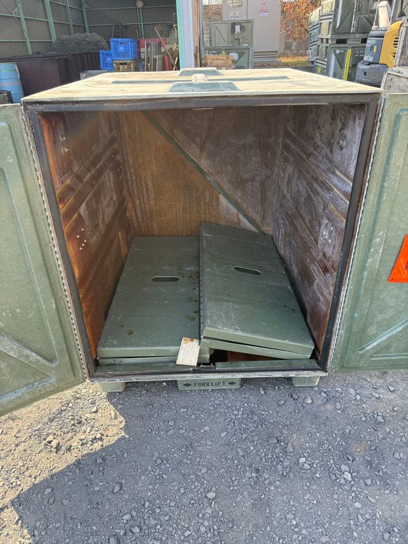 3 米軍 放出品 コンテナ 世田谷ベース 倉庫 道具箱 物置 FRP - メルカリ