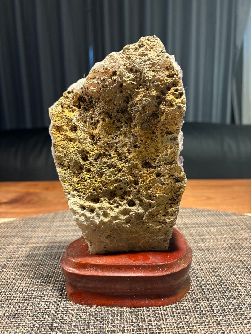 アメジスト 原石 1.35kg (台座付き)