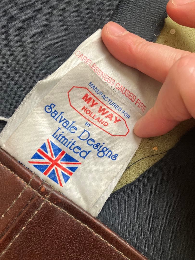 イギリスアンティーク　チェスターフィールドソファ