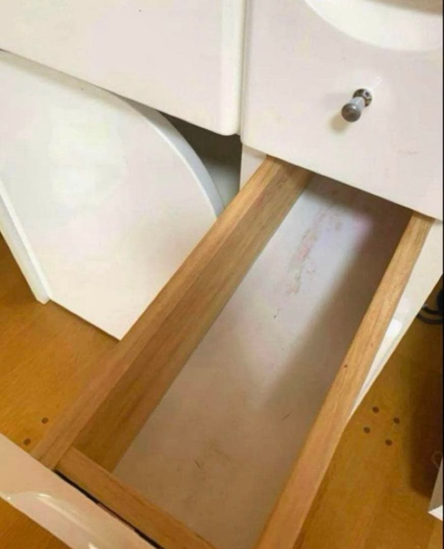 ホワイトドレッサー ミラー付き 引き出し3つ