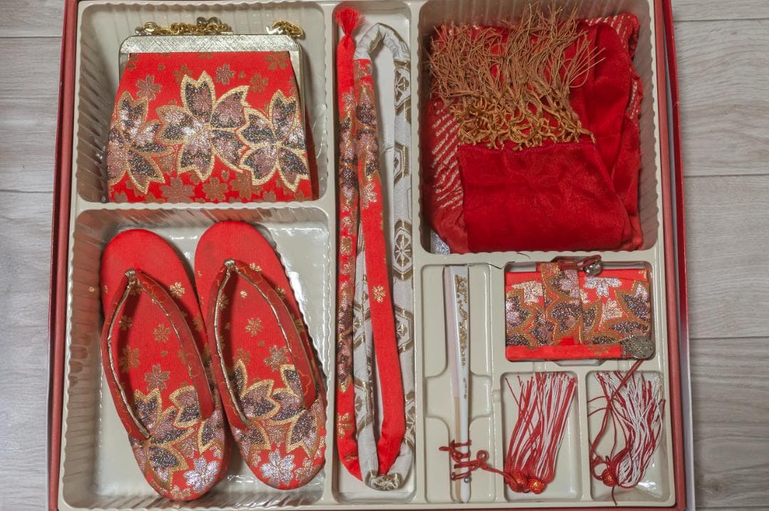 ぴ*ち様 【七五三7歳女の子】晴れ着フルセット・振袖一式・豪華・蝶柄×青地・７歳