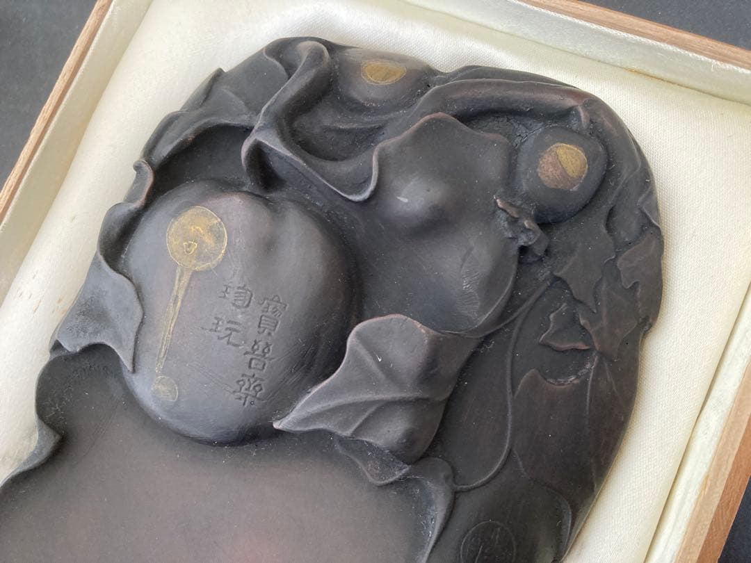 極美品】宋米芾螽斯瓜瓞硯 台北故宮博物院所蔵複製硯 - メルカリ