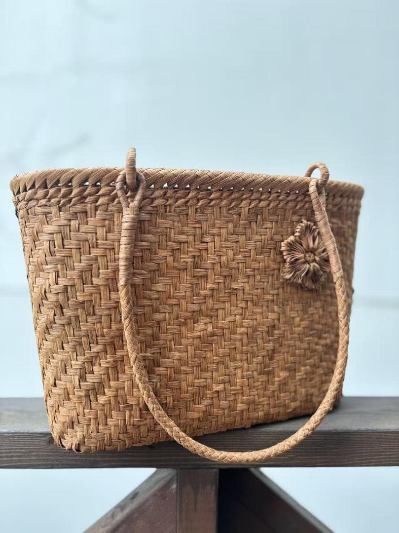 山葡萄籠バッグ　かごバッグ　網代編み　花編み　肩掛けタイプ　オリジナルデザイン