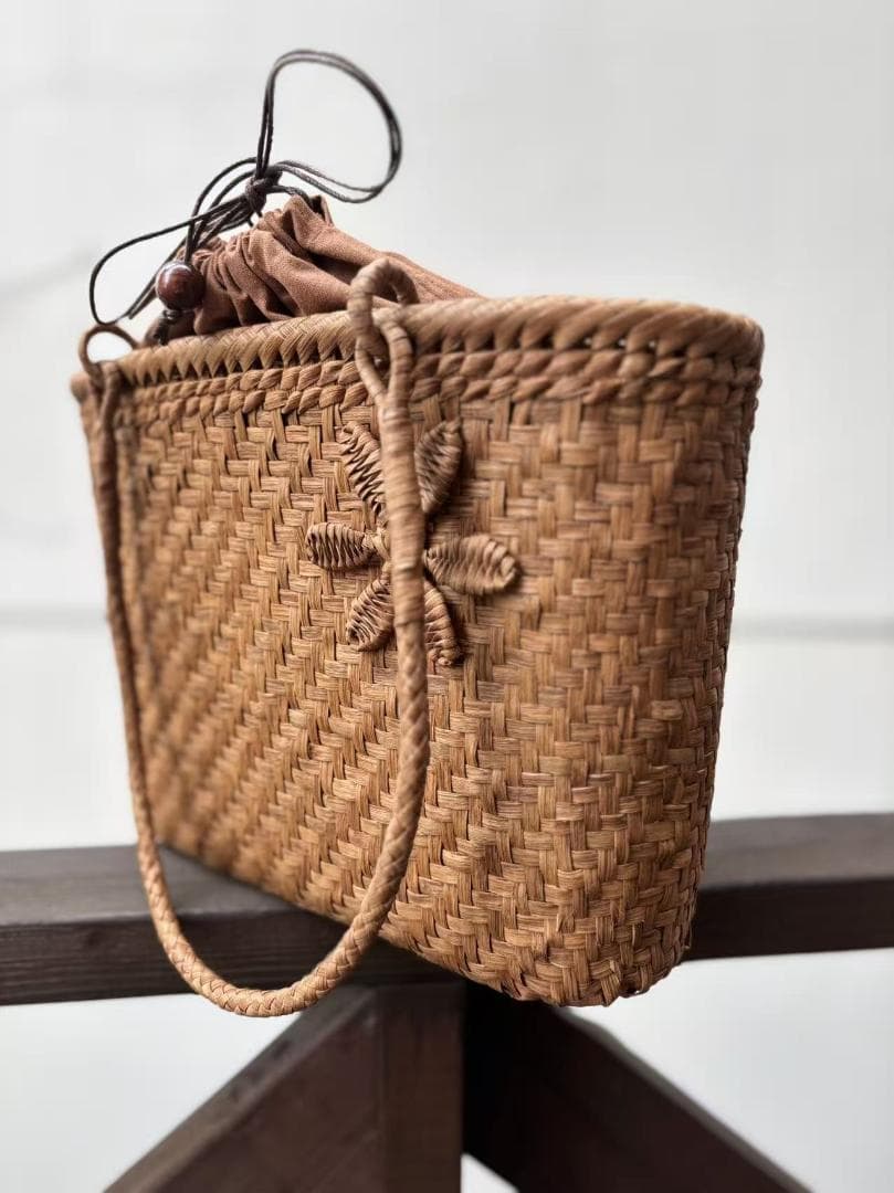 山葡萄籠バッグ　かごバッグ　網代編み　花編み　肩掛けタイプ　オリジナルデザイン