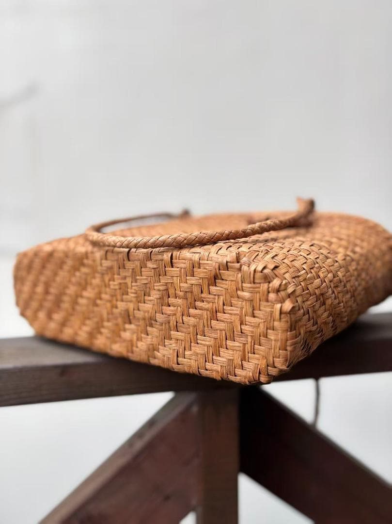 山葡萄籠バッグ　かごバッグ　網代編み　花編み　肩掛けタイプ　オリジナルデザイン