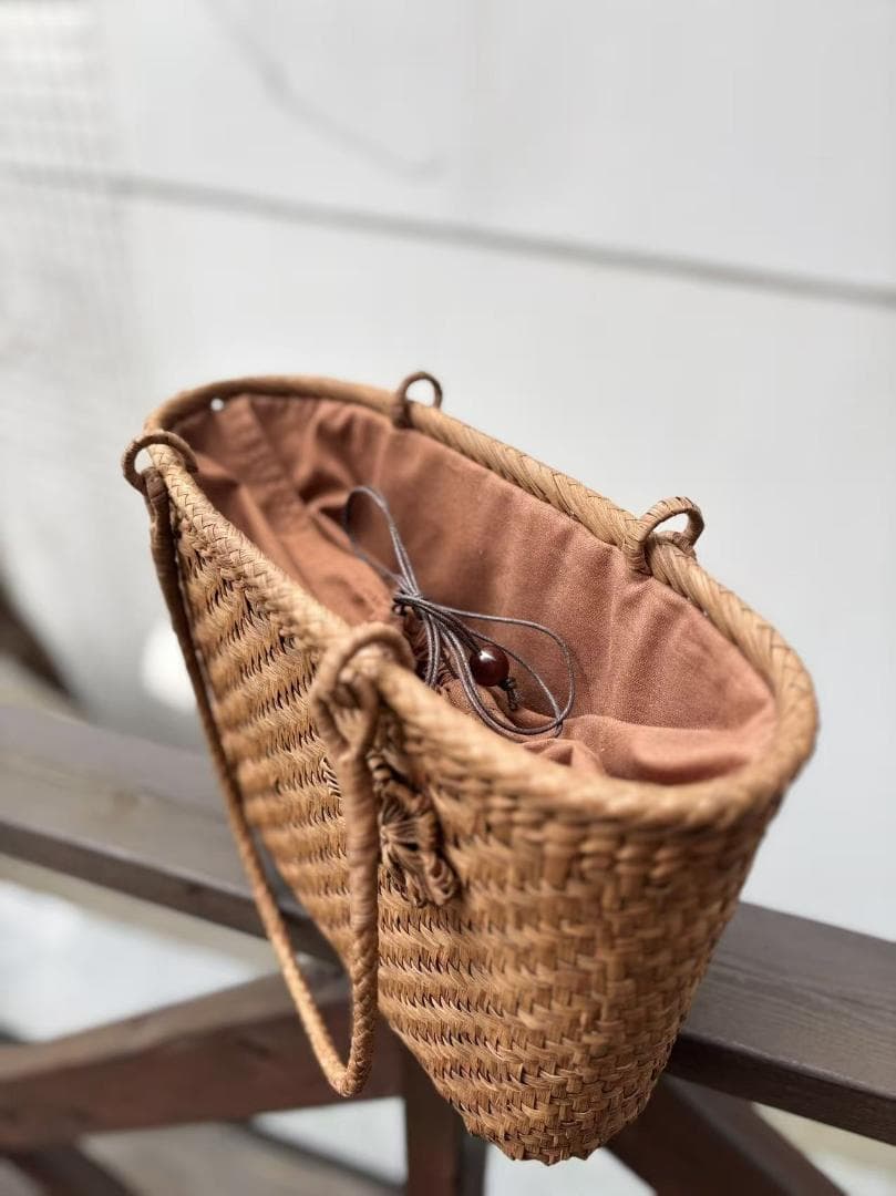 山葡萄籠バッグ　かごバッグ　網代編み　花編み　肩掛けタイプ　オリジナルデザイン