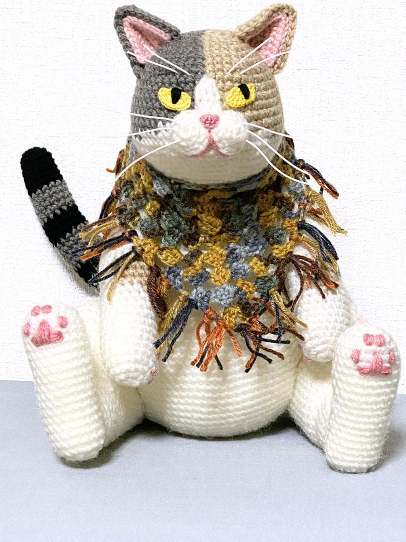 【津波ページ】まんまる猫背の三毛猫さんとビンテージカラー猫さんのあみぐるみ