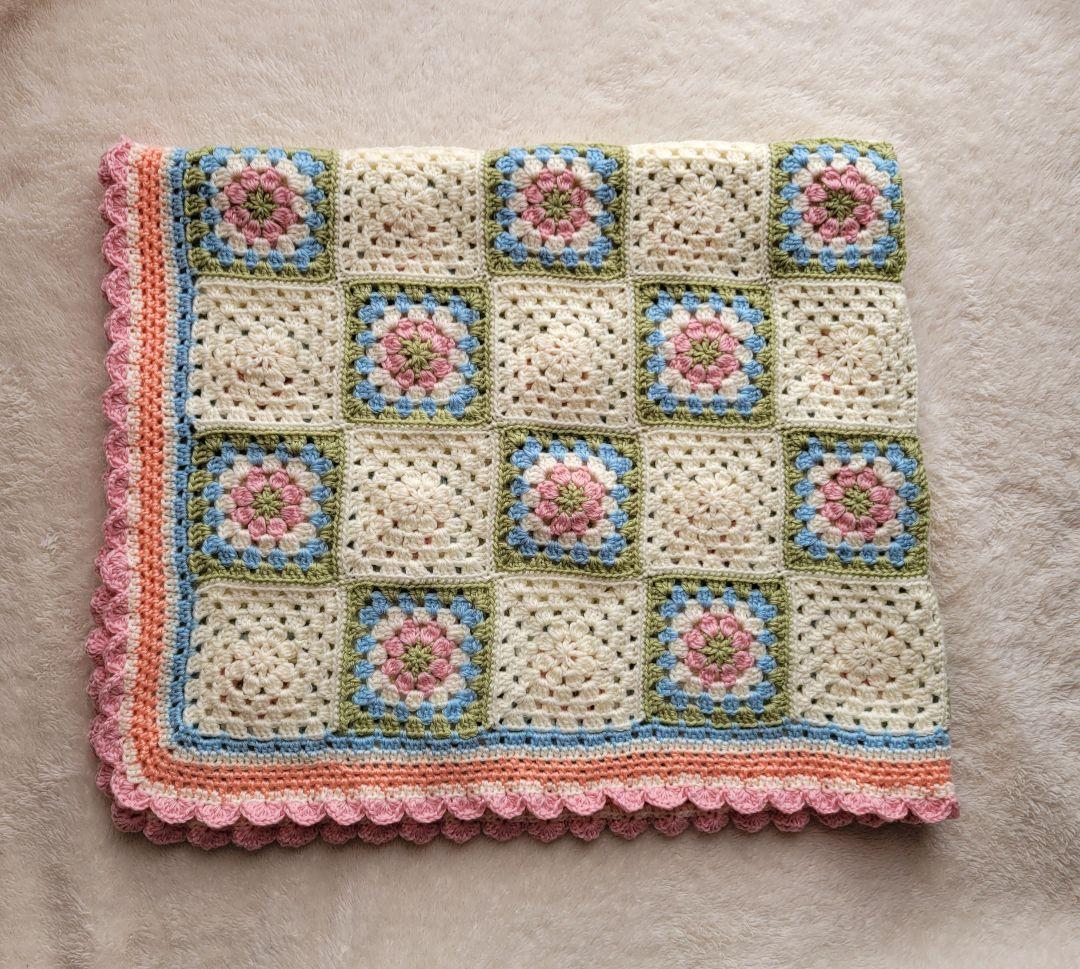 グラニースクエアモチーフ(ピンク花)のブランケット・マルチカバー