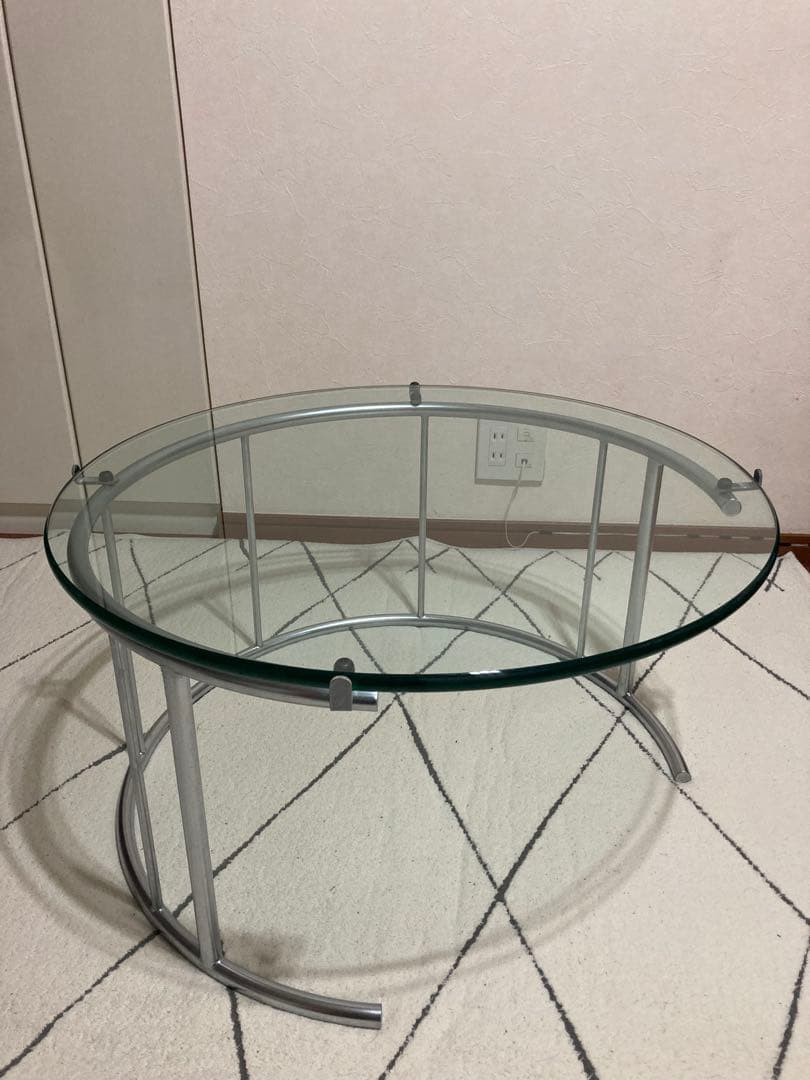 ガラスリビングテーブル