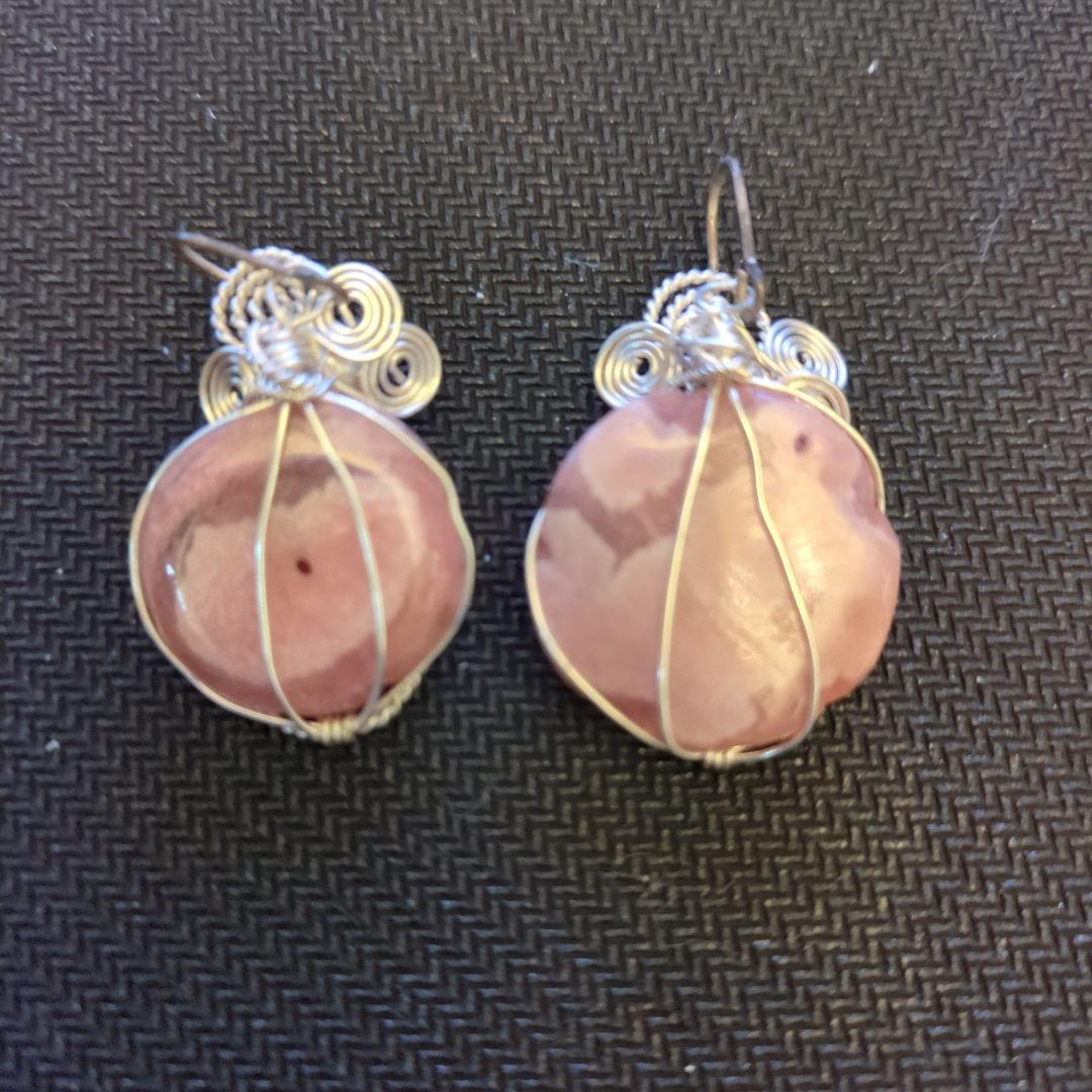 天然石　ローズクォーツ　薔薇のピアス　作家さんのハンドメイド作品