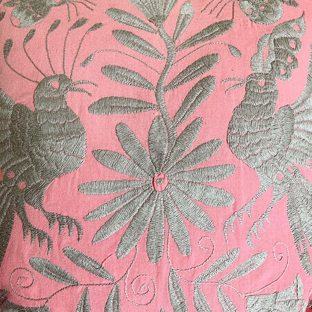 新品＊クッションカバー＊オトミ刺繍＊ピンク×グレー＊動物＊植物＊花＊メキシコ雑貨