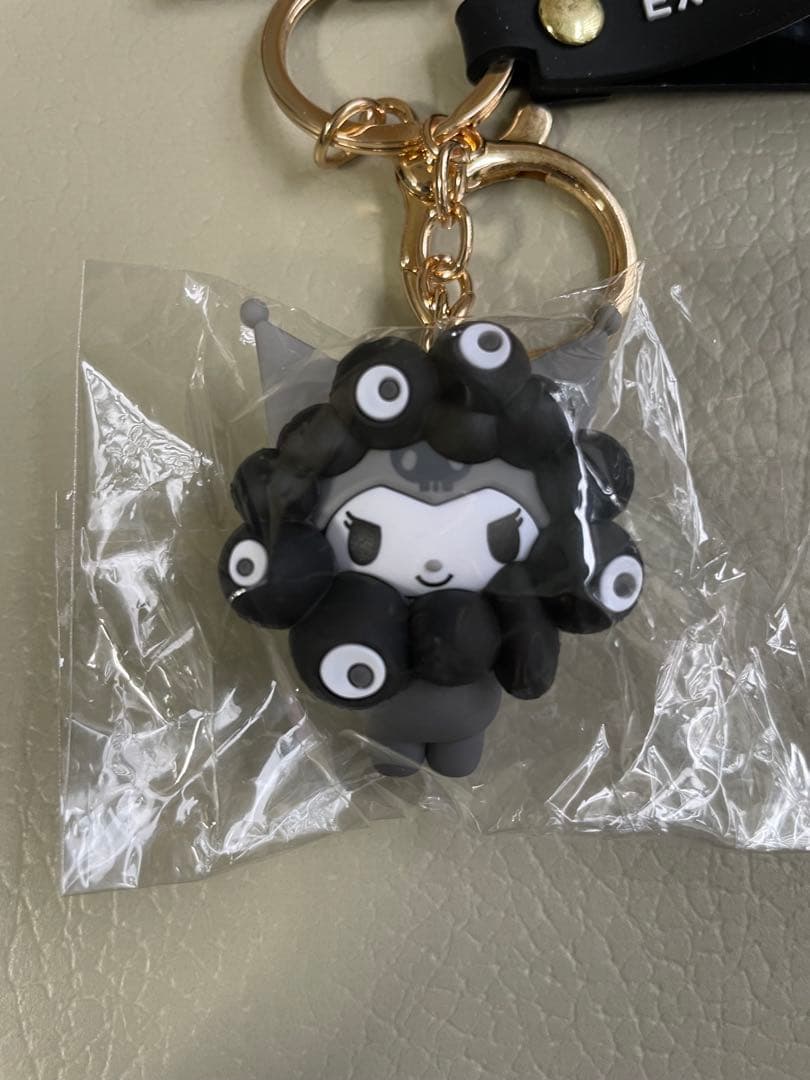 万博限定 クロミ 黒ミャクミャク サンリオ キーホルダー - メルカリ