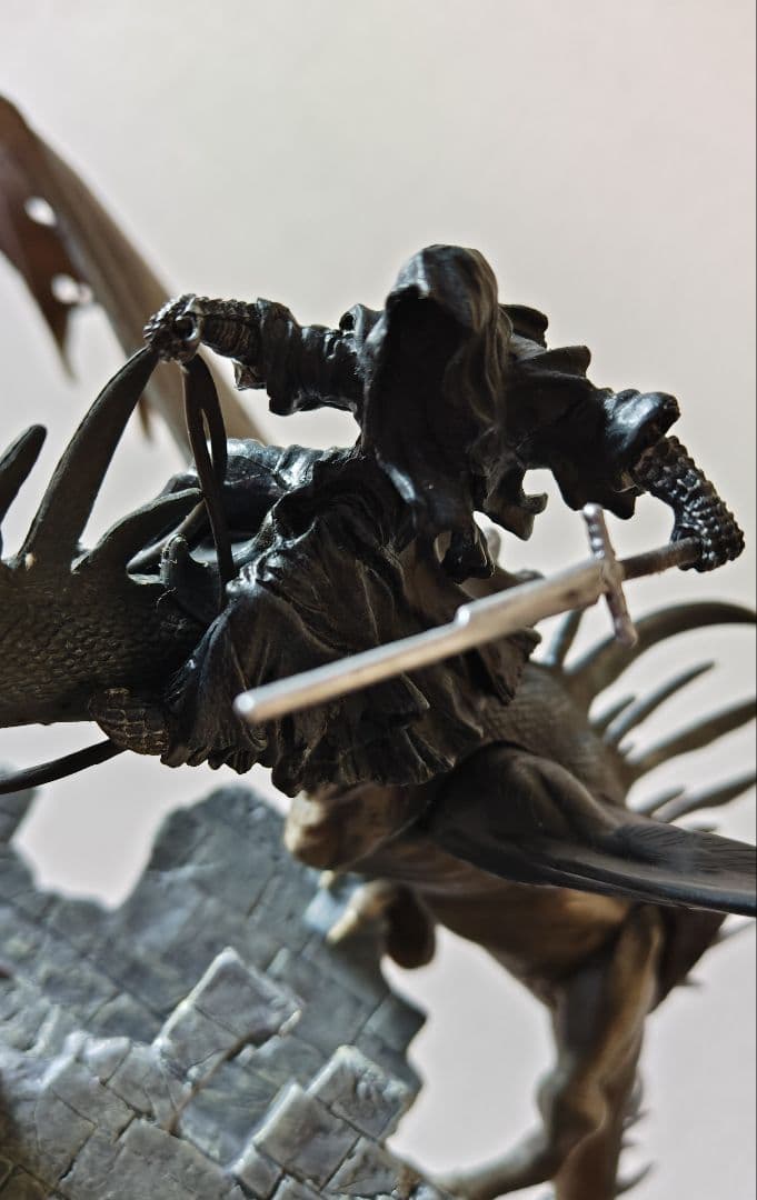 ロード・オブ・ザ・リング《フロドを襲う 翼竜とナズグル 》 大型フィギュア