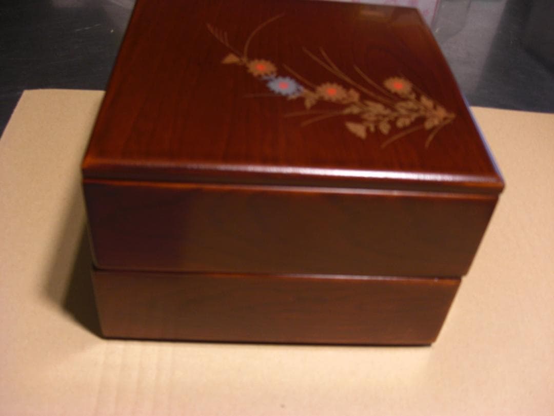 ◆重箱　木製6.5寸二段重 木地呂塗りに秋草