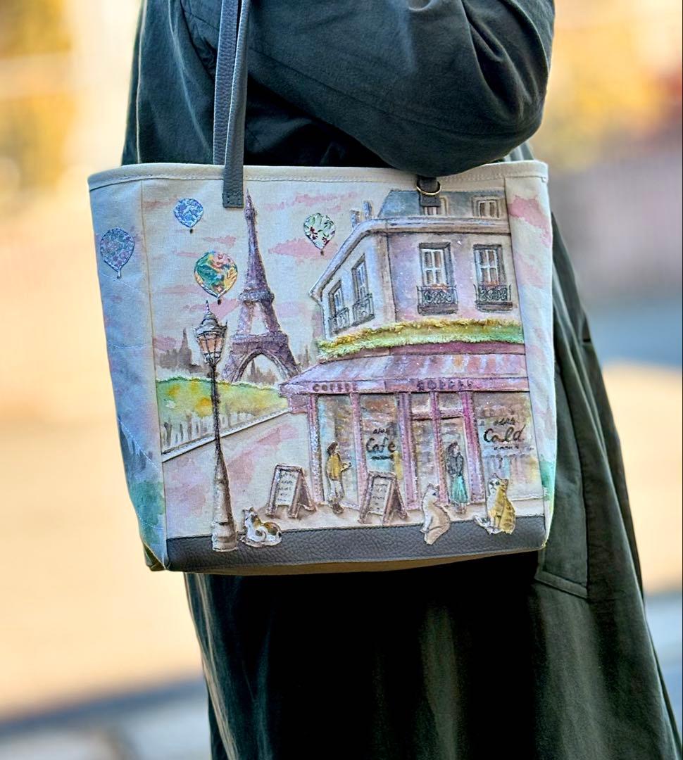 (手づくり) \"ピンクの夕暮れ、エッフェル塔の見えるカフェ\"トートバッグレザー