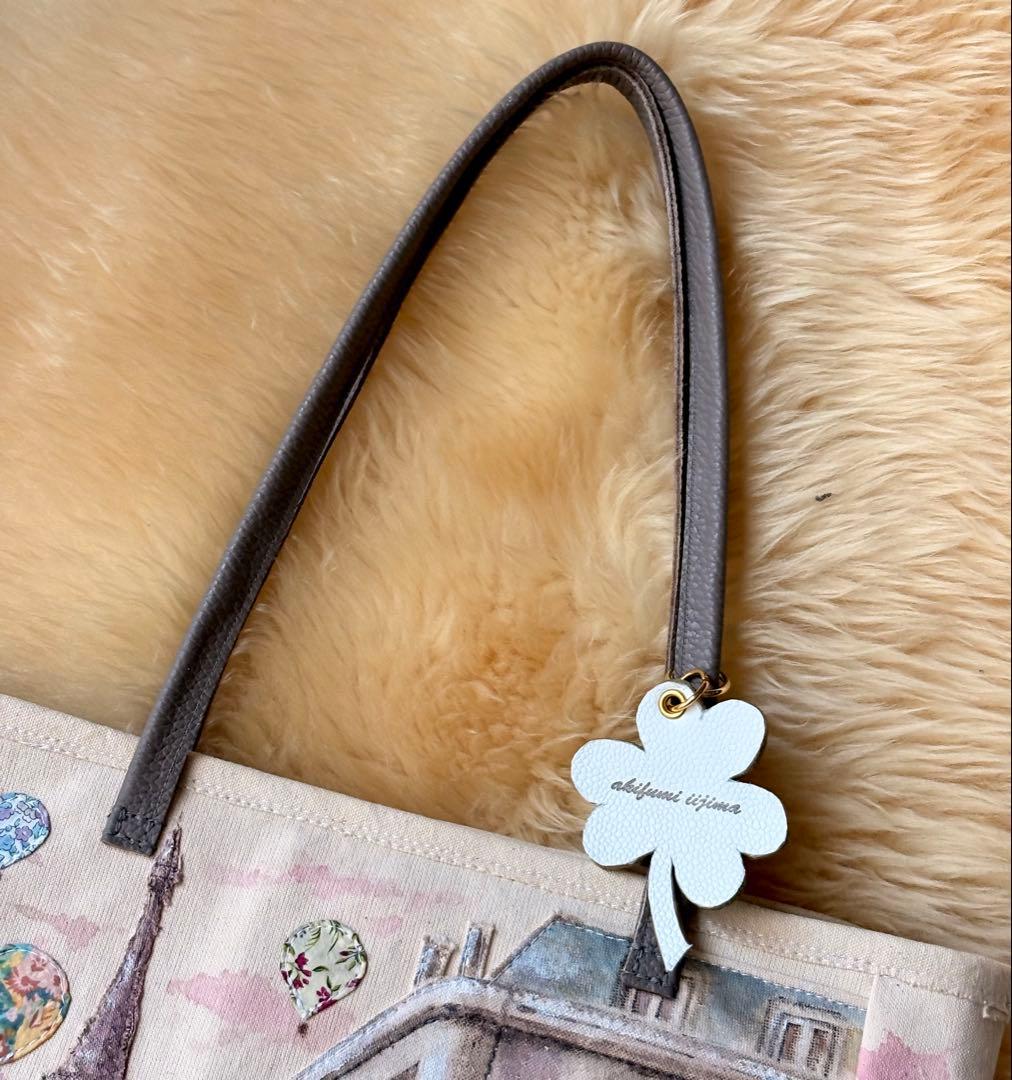 (手づくり) \"ピンクの夕暮れ、エッフェル塔の見えるカフェ\"トートバッグレザー