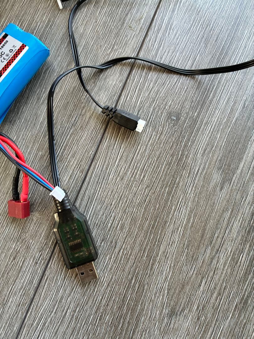 カスタム品 ラジコン 高速 メタルパーツ バッテリーは一個です