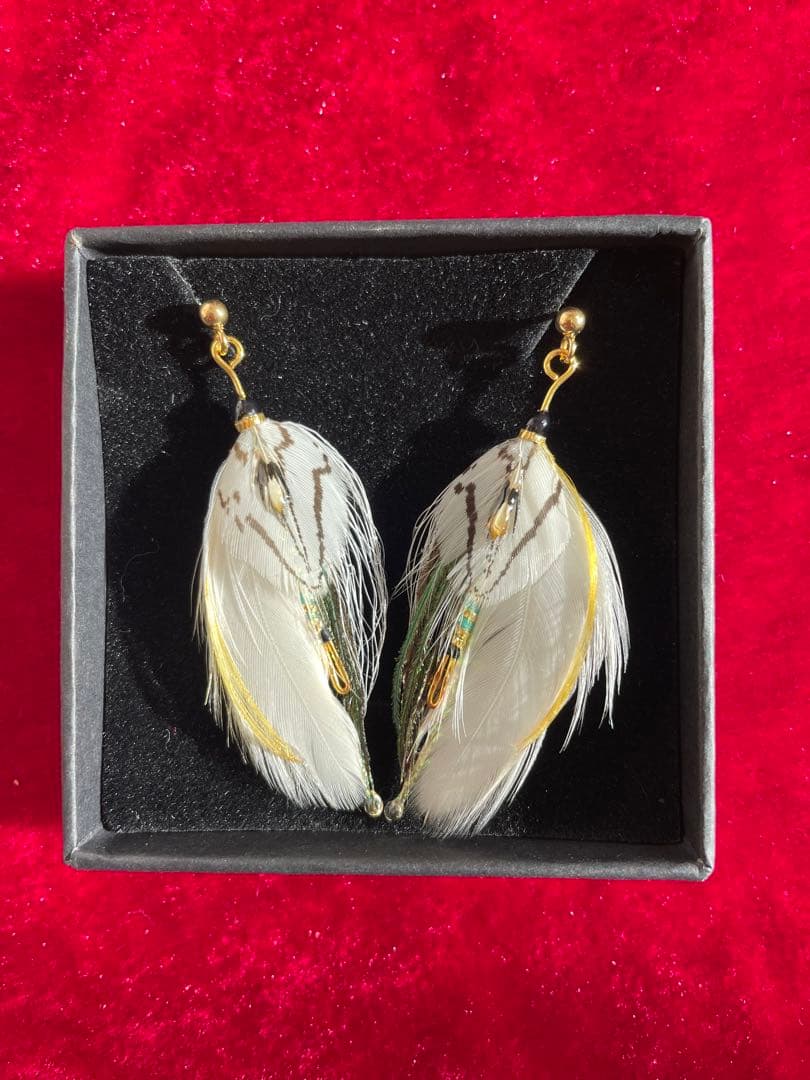 毛鉤風ピアス「グレーゴースト」