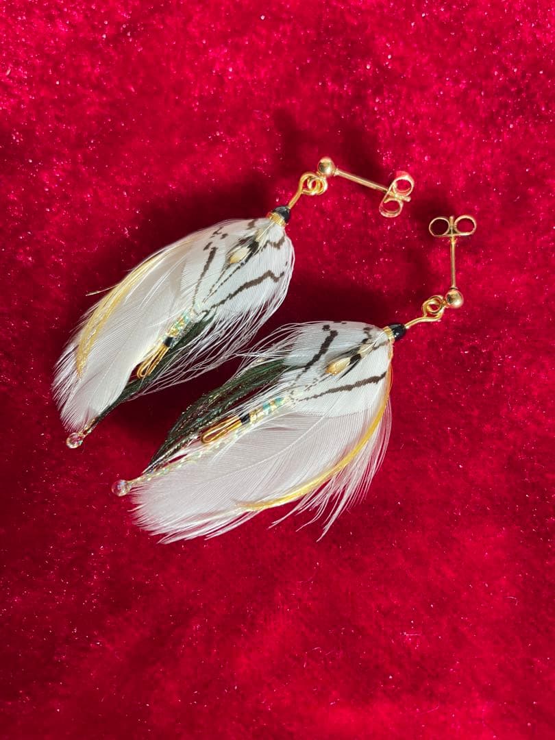 毛鉤風ピアス「グレーゴースト」