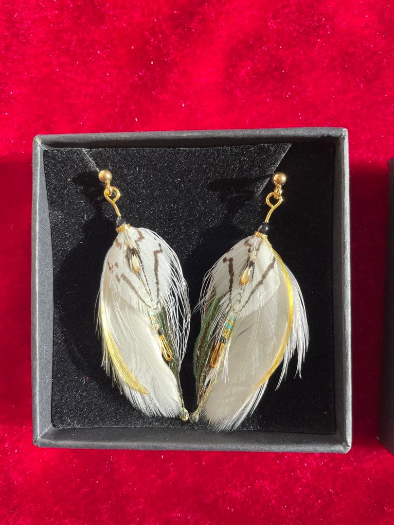 毛鉤風ピアス「グレーゴースト」