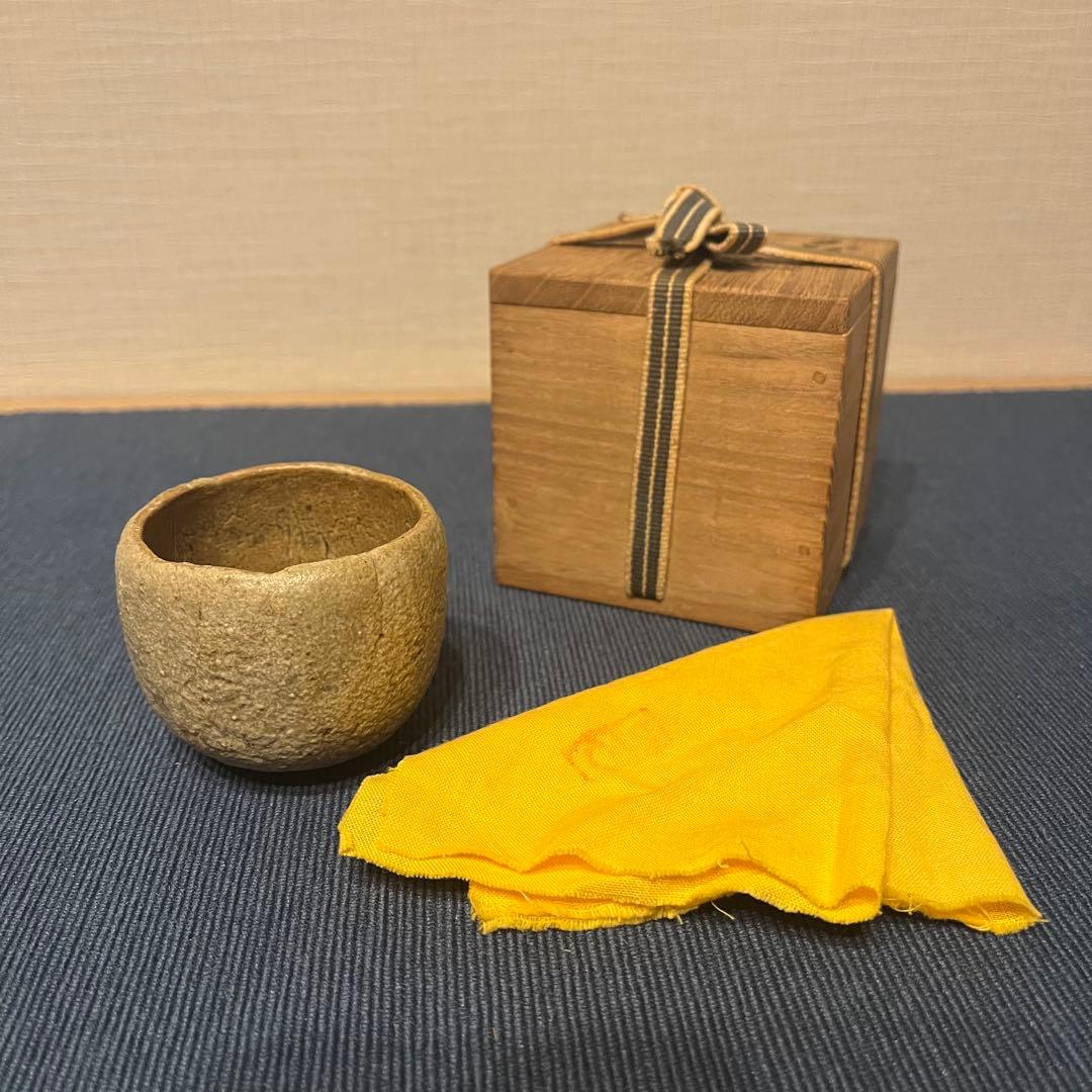 河本五郎作 灰釉 ぐい呑み おちょこ 共布 共箱 - メルカリ