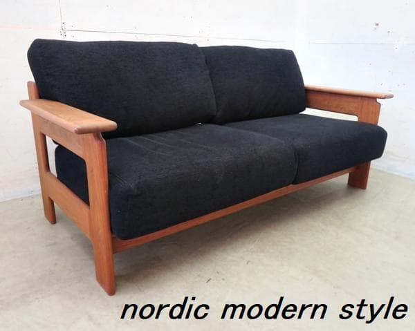 美品■北欧モダンデザイン■ウォールナット無垢材■フェザークッション■2人掛け