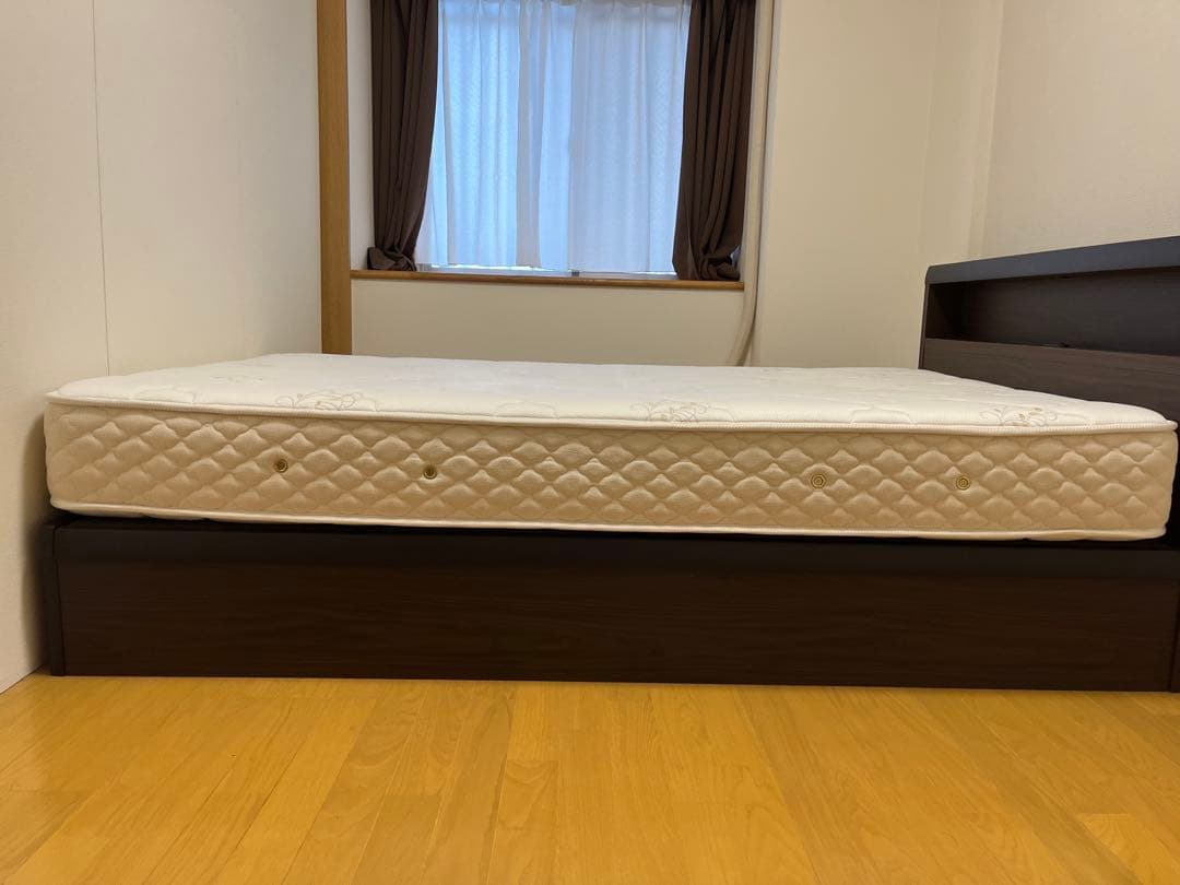 セミダブルベットフレーム・マットレス