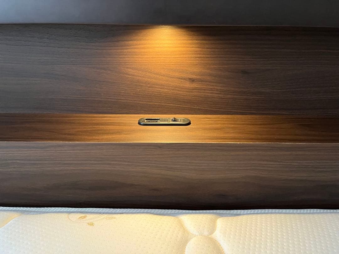 セミダブルベットフレーム・マットレス