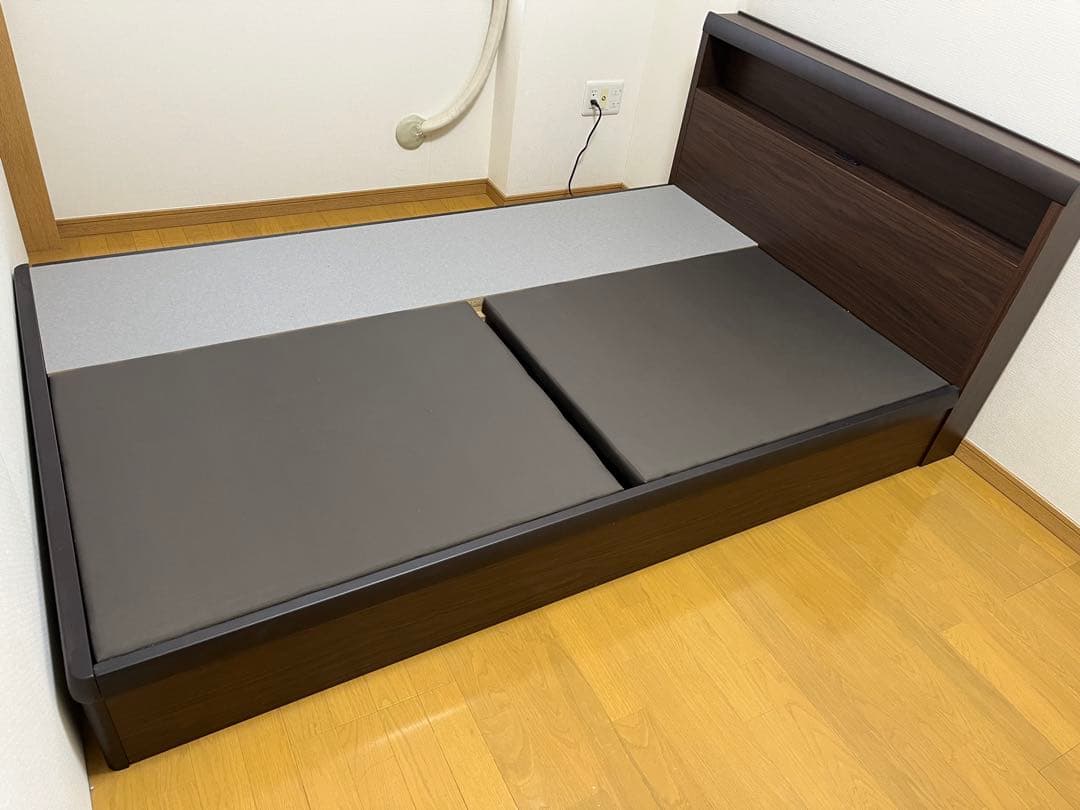 セミダブルベットフレーム・マットレス