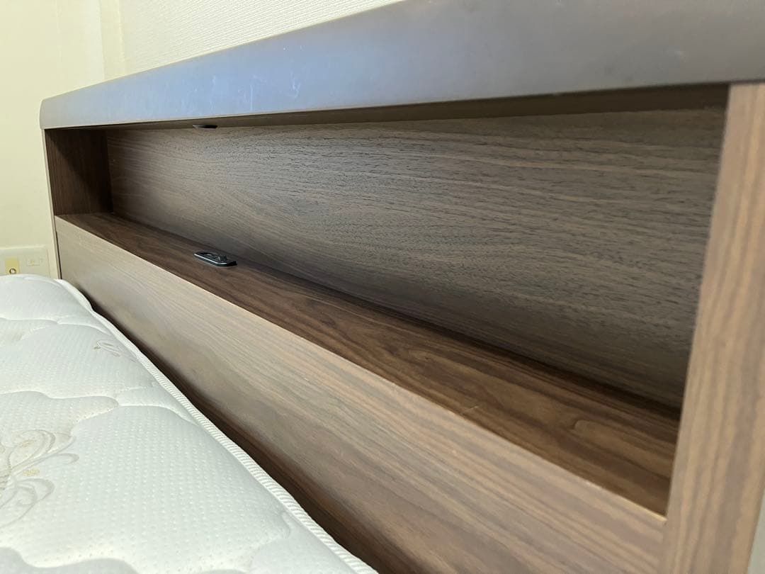 セミダブルベットフレーム・マットレス