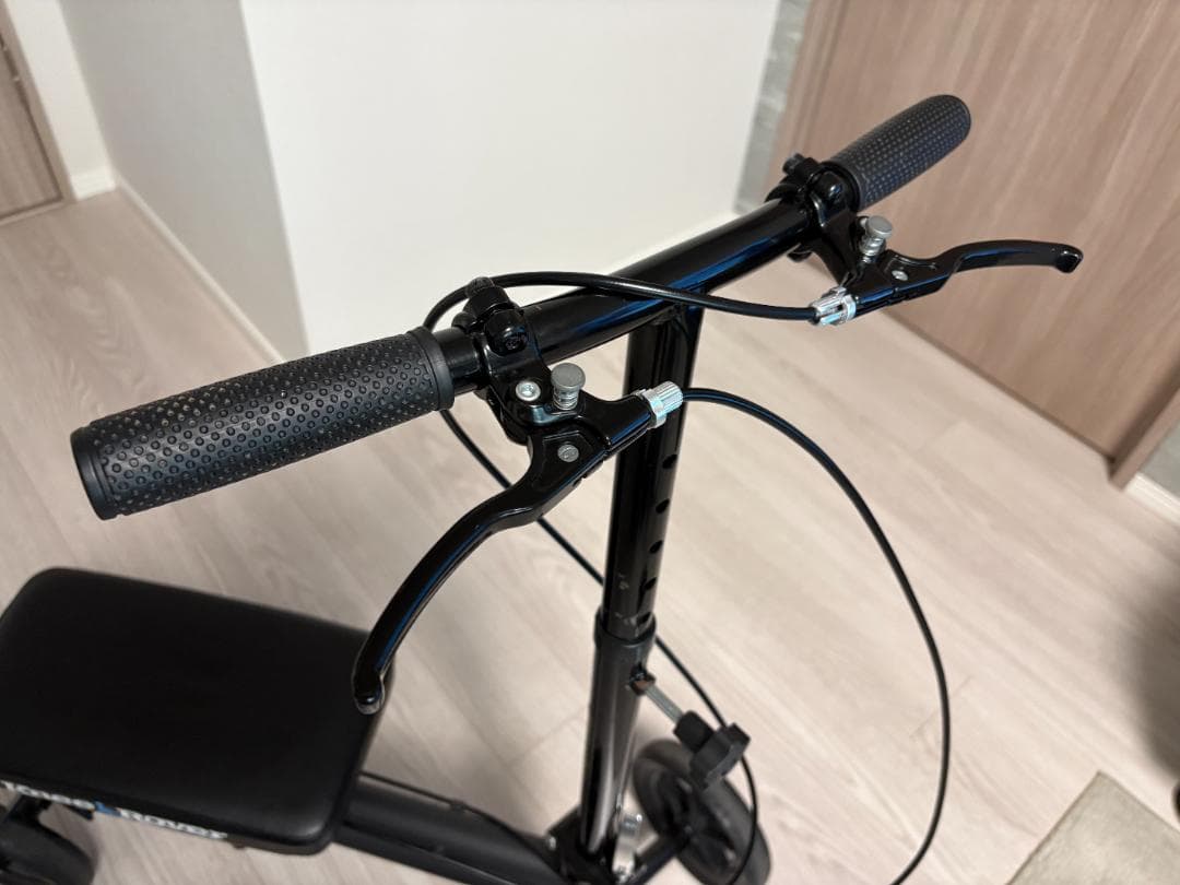 Knee Rover ブラック 4輪歩行器