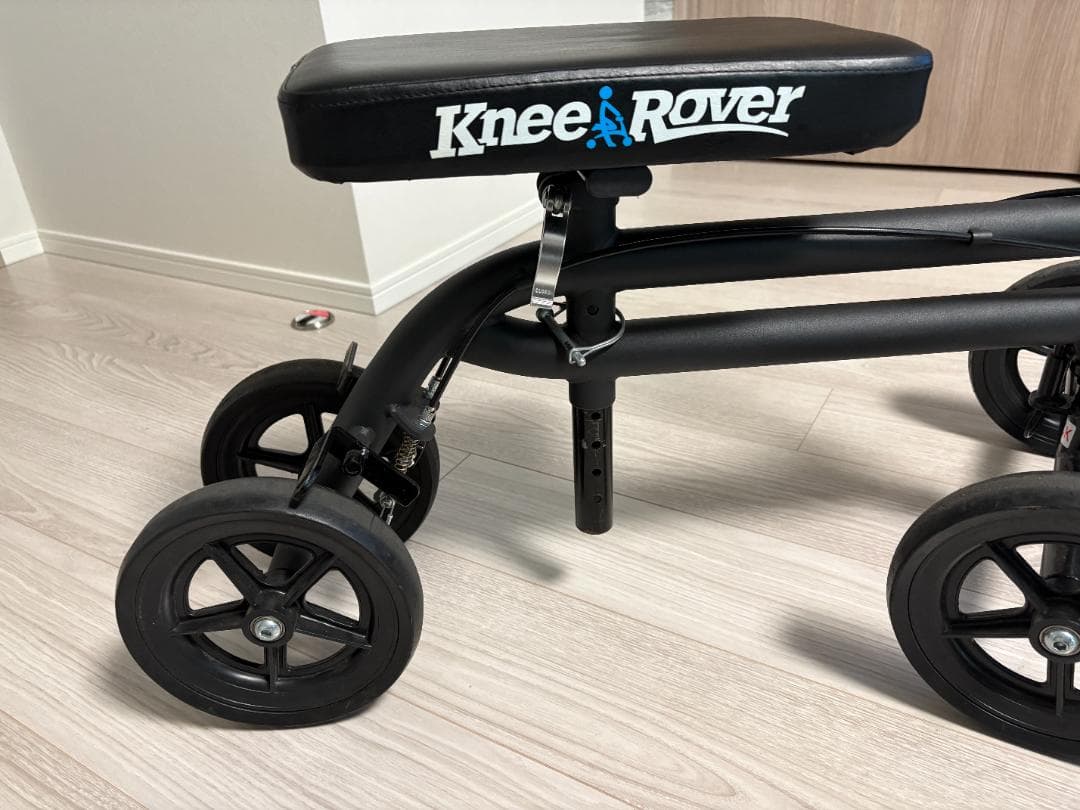 Knee Rover ブラック 4輪歩行器