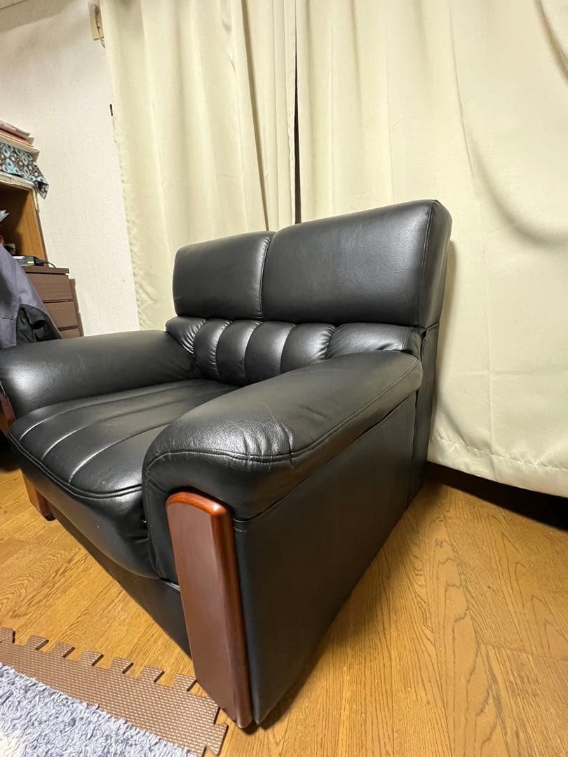 黒の合成皮革 1人掛けソファ